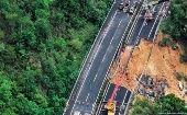 Cerca de 17,9 metros de la autopista Meizhou-Dabu colapsaron.